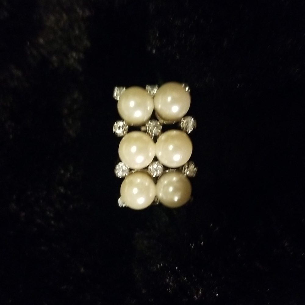 Ring sz 8 is Silver Metal faux pearls & diamonds